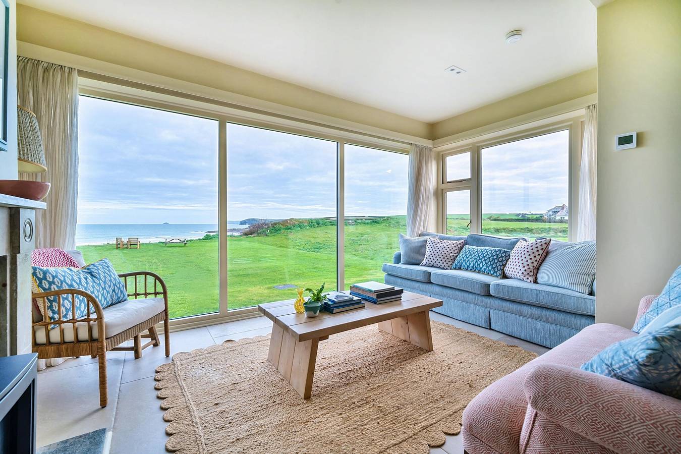 Headlands- Stylish Oceanfront Property on Harlyn Bay in Harlyn, Cornwall