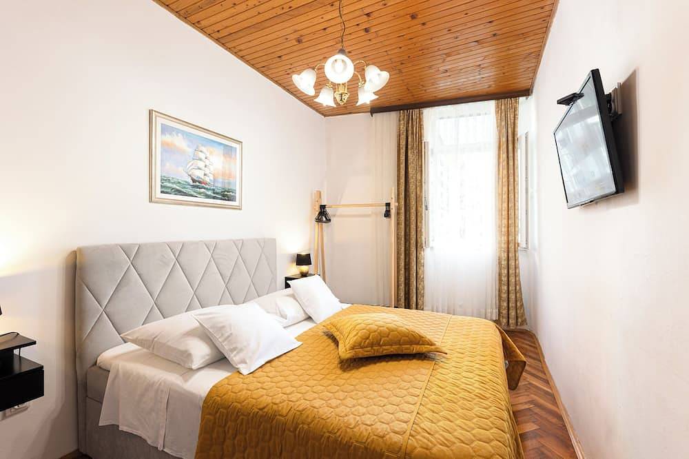 Historic Villa with Private Hot Tub & Garden in Split, Split-Dalmatia