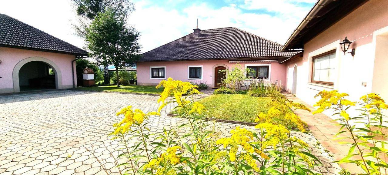 Bungalow & Apartments "Am Deber" Velden - Augsdorf in Velden am Wörther See, Villach-Land