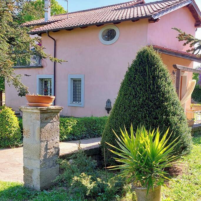 Casa vacanza per 5 persone, con giardino e panorama nonché balcone in Ronciglione