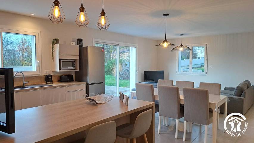 Gîte pour 6 personnes, avec jardin et piscine à Fréjairolles - 4