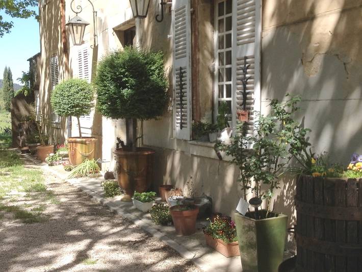 Chambre d’hôte pour 4 personnes, avec vue ainsi que terrasse et jardin en Provence - 2