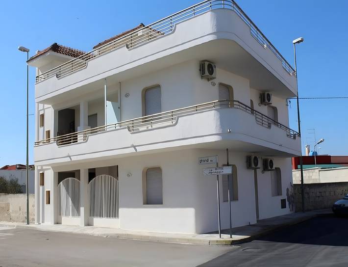 Geheel appartement, Appartement 'Monolocale Eddy By Salentolimit' met Balkon en Airconditioning in Porto Cesareo, Golf van Tarente
