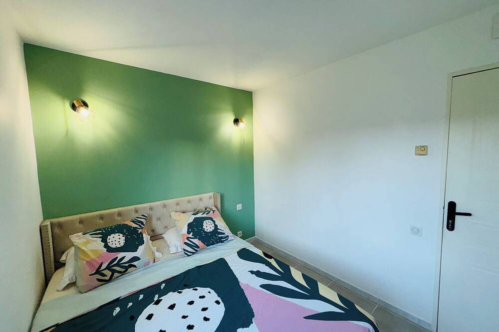 Ganze Wohnung, Golfe-Juan Gem. Serein 2 bedroom apartment with pool and close to the beach in Golfe-Juan, Mittelmeerküste (Frankreich)