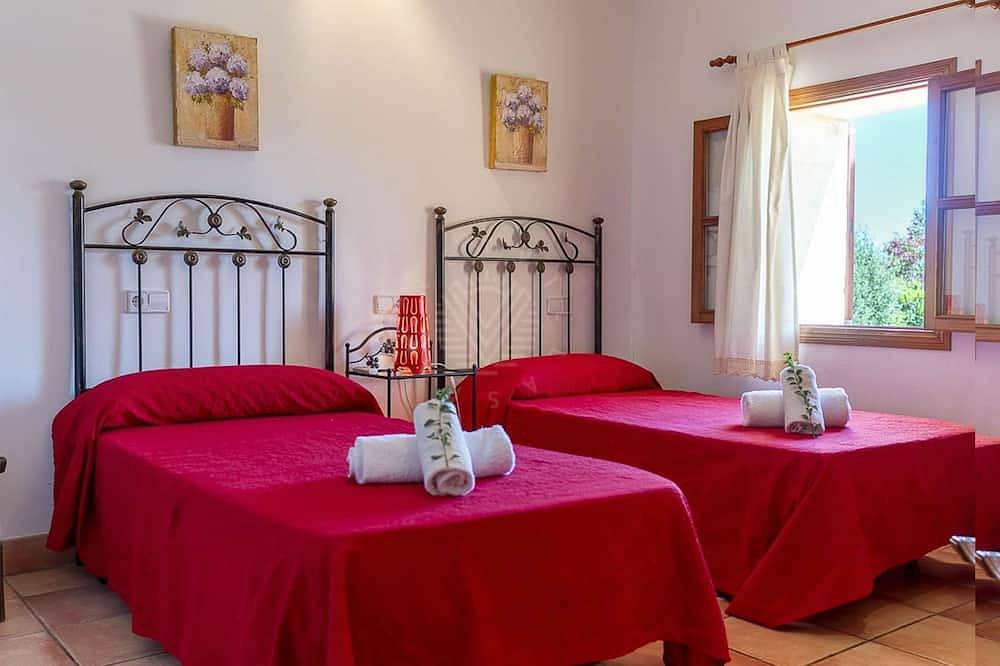 Cas Home, villa with tennis court and private pool in Búger, Majorca Center