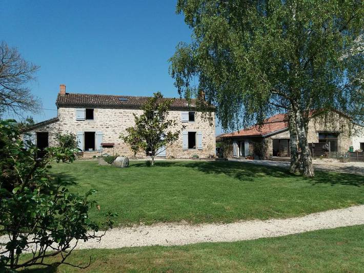 Location de vacances pour 4 personnes, avec jardin et terrasse ainsi que vue et piscine à Bressuire - 2