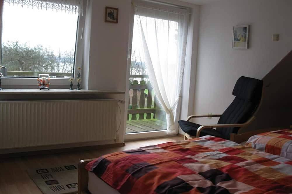Großzügige Ferienwohnung mit Balkon (Seeblick), Garten und direktem Seezugang in Ascheberg (Holstein), Südliche Ostseeküste