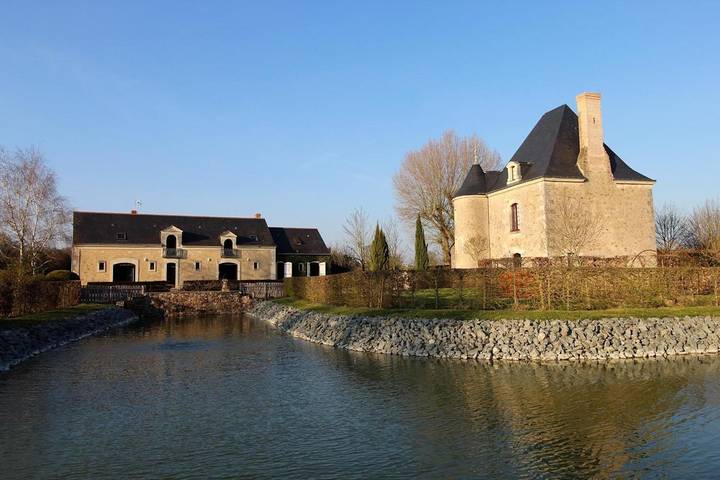 Gîte pour 14 personnes, avec jardin à Jarzé