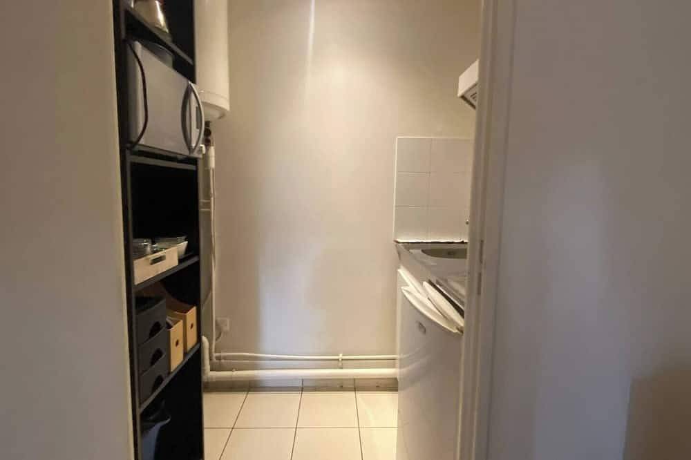 Entire apartment, Quiet, Cosy Studio In Suresnes in Suresnes, Hauts-de-Seine