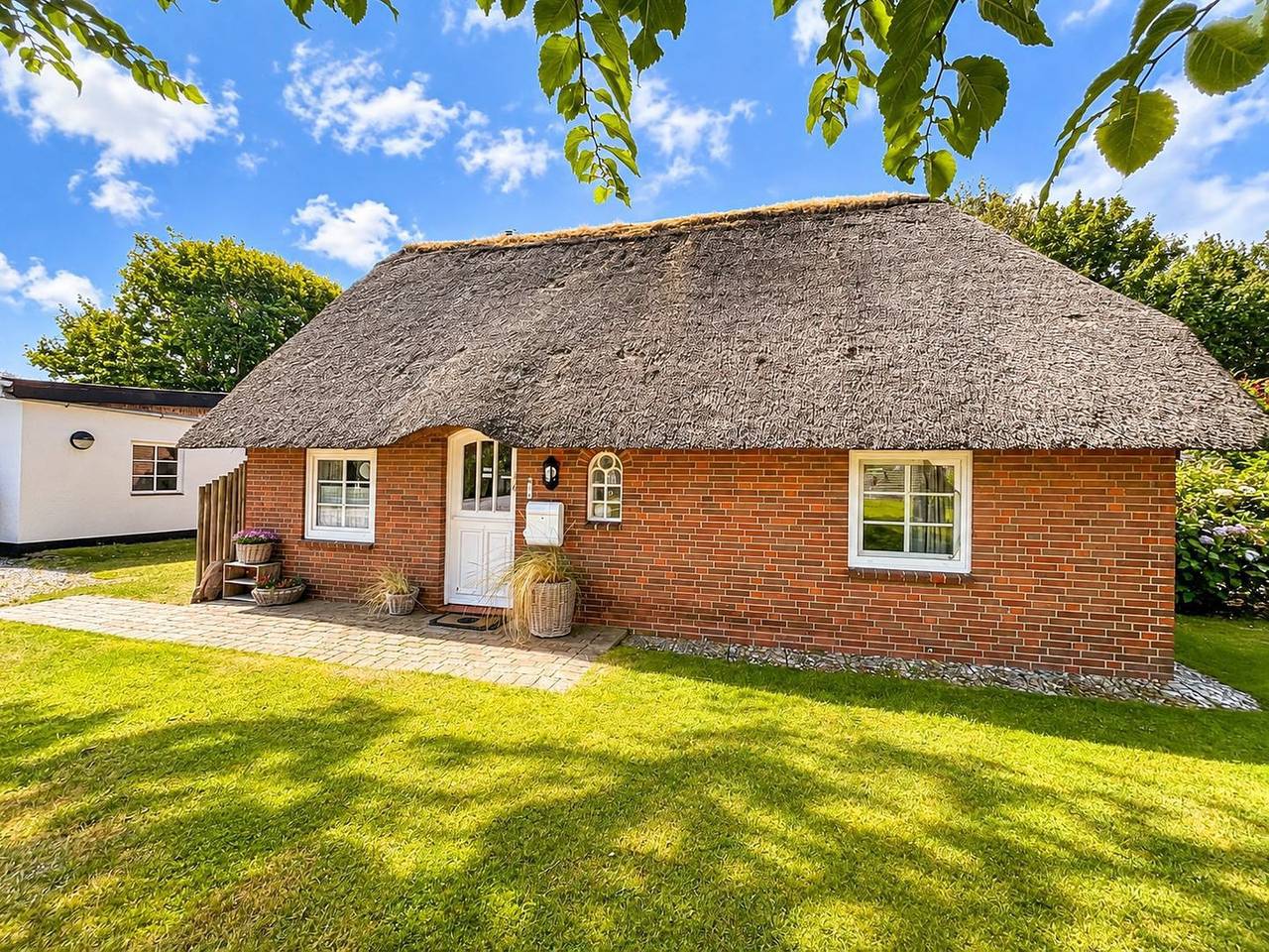 Ferienhaus Hansen Hof 4 mit Garten, Terrasse und moderner Ausstattung in Tinnum in Tinnum, Sylt (Gemeinde)