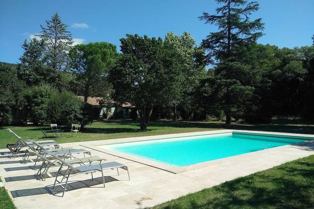 Huis met groot zwembad in het hart van de Luberon in Saint-Martin-de-Castillon, Parc naturel régional du Luberon