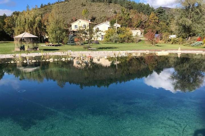 Maison de vacances pour 4 personnes, avec jardin et piscine, animaux acceptés