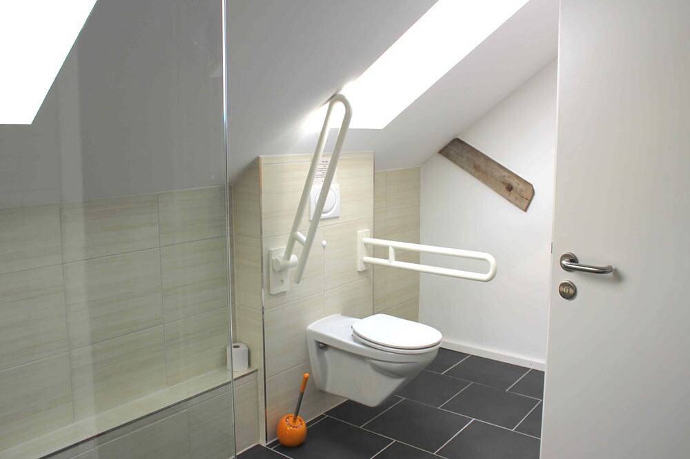 Fz im Obergeschoß - Ferienzimmer mit Bed and Breakfast in Bollewick, Müritz