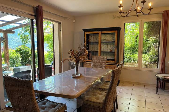 Location de vacances pour 6 personnes, avec Balcon ainsi que Jacuzzi et Jardin à Embrun
