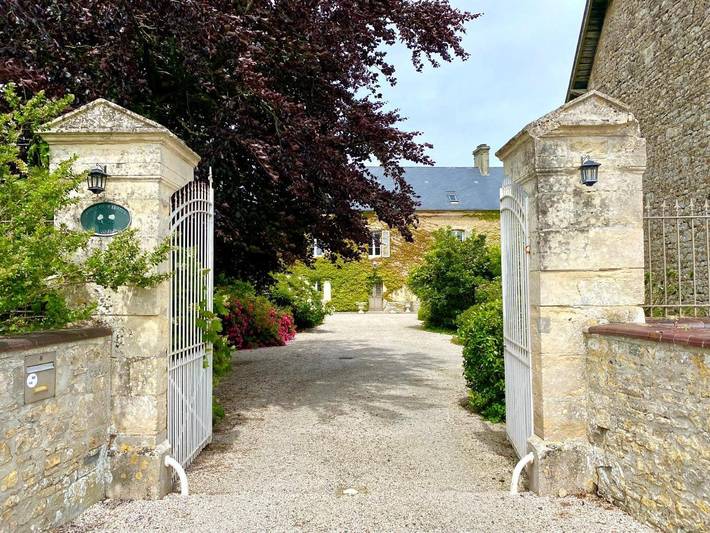 Location de vacances pour 2 personnes, avec Terrasse et Jardin ainsi que Piscine et Vue à Longueville - 2
