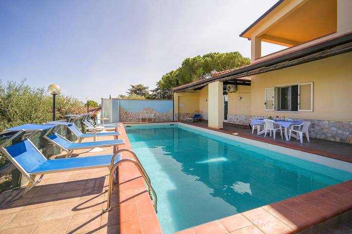 Casa de vacaciones para 10 personas, con terraza y jardín, Se admiten mascotas - 1