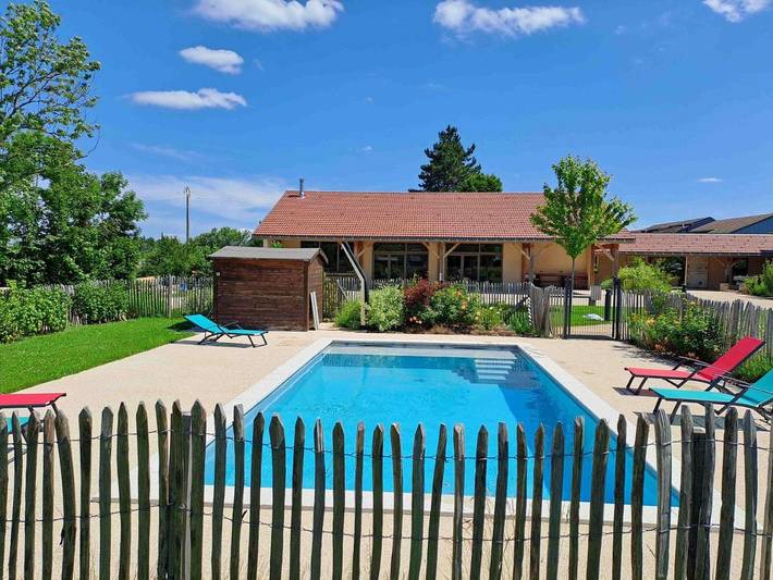 Maison d’hôte pour 30 personnes, avec vue ainsi que jardin et piscine dans le Jura - 3