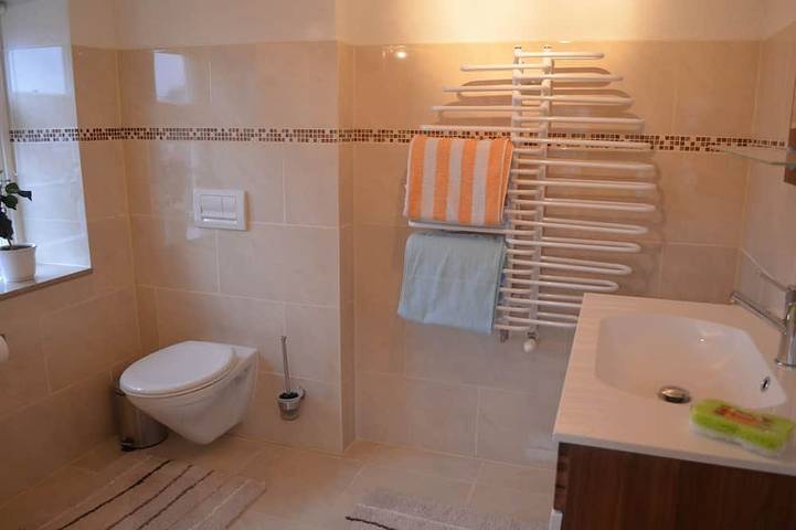 Ganze Wohnung, 125m² Ferienwohnung unterhalb des Schlosses, mit Blick über das Harzvorland in Blankenburg, Harzvorland