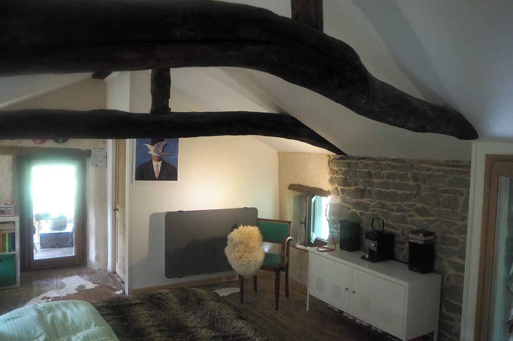 Chambre d'Hôtes en Beaujolais Vert. Ambiance Zen. idéal Couples in Valsonne, Région de Villefranche-sur-Saône