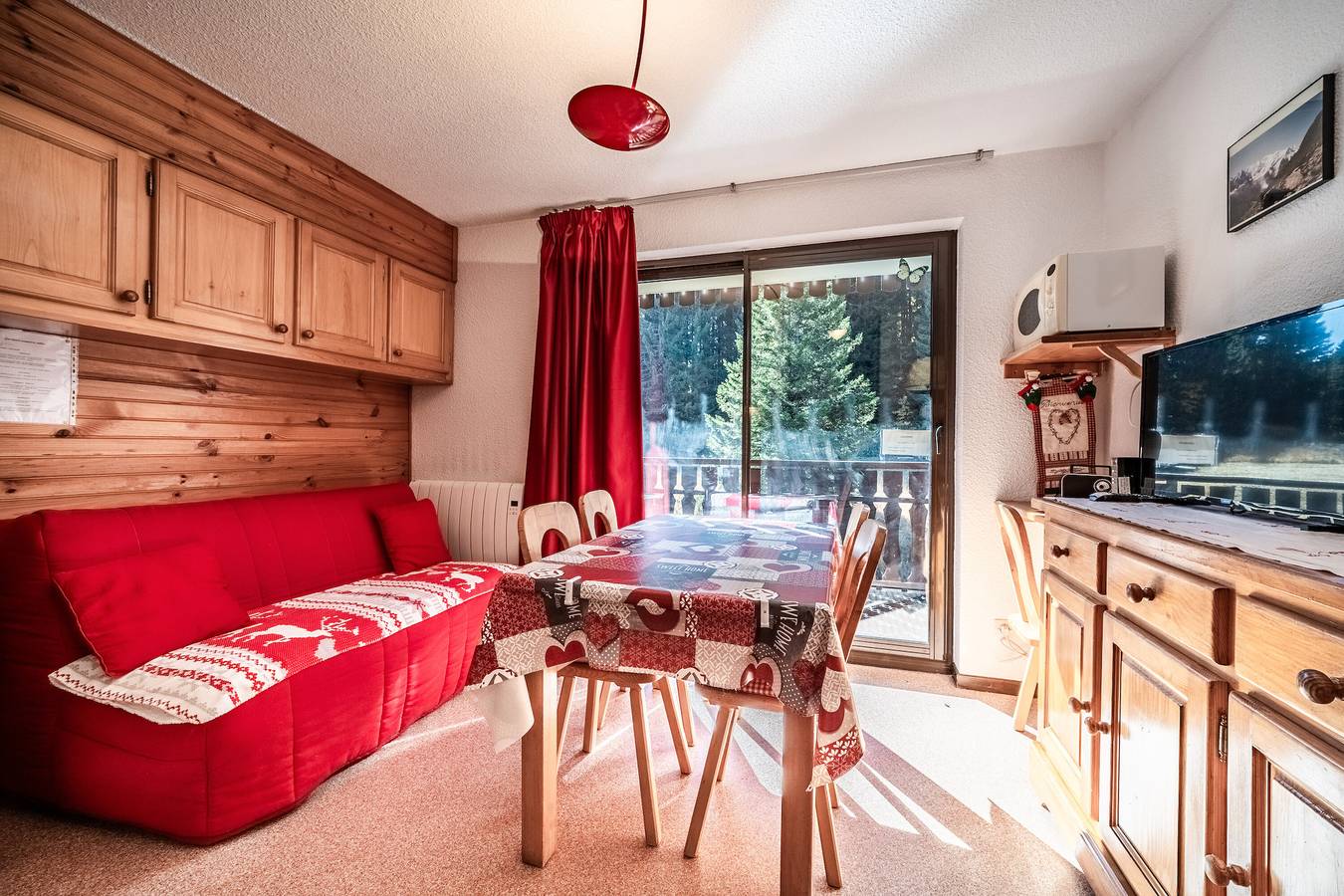 Appartement entier, Appartement 'Les 3 Lys - 25 M² - Le Praz De Lys' avec vue sur la montagne, jardin partagé et balcon in Le Praz de Lys, Taninges
