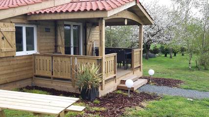 Maison de campagne pour 4 personnes, avec terrasse et jardin ainsi que piscine et jacuzzi à Couffy