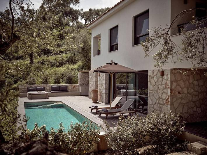 Villa for 3 people, with garden and pool in Planos