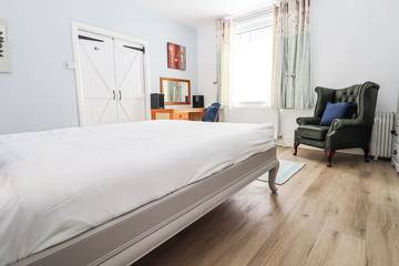 Log Cabin for 2 People in Hastings, East Sussex, Photo 4