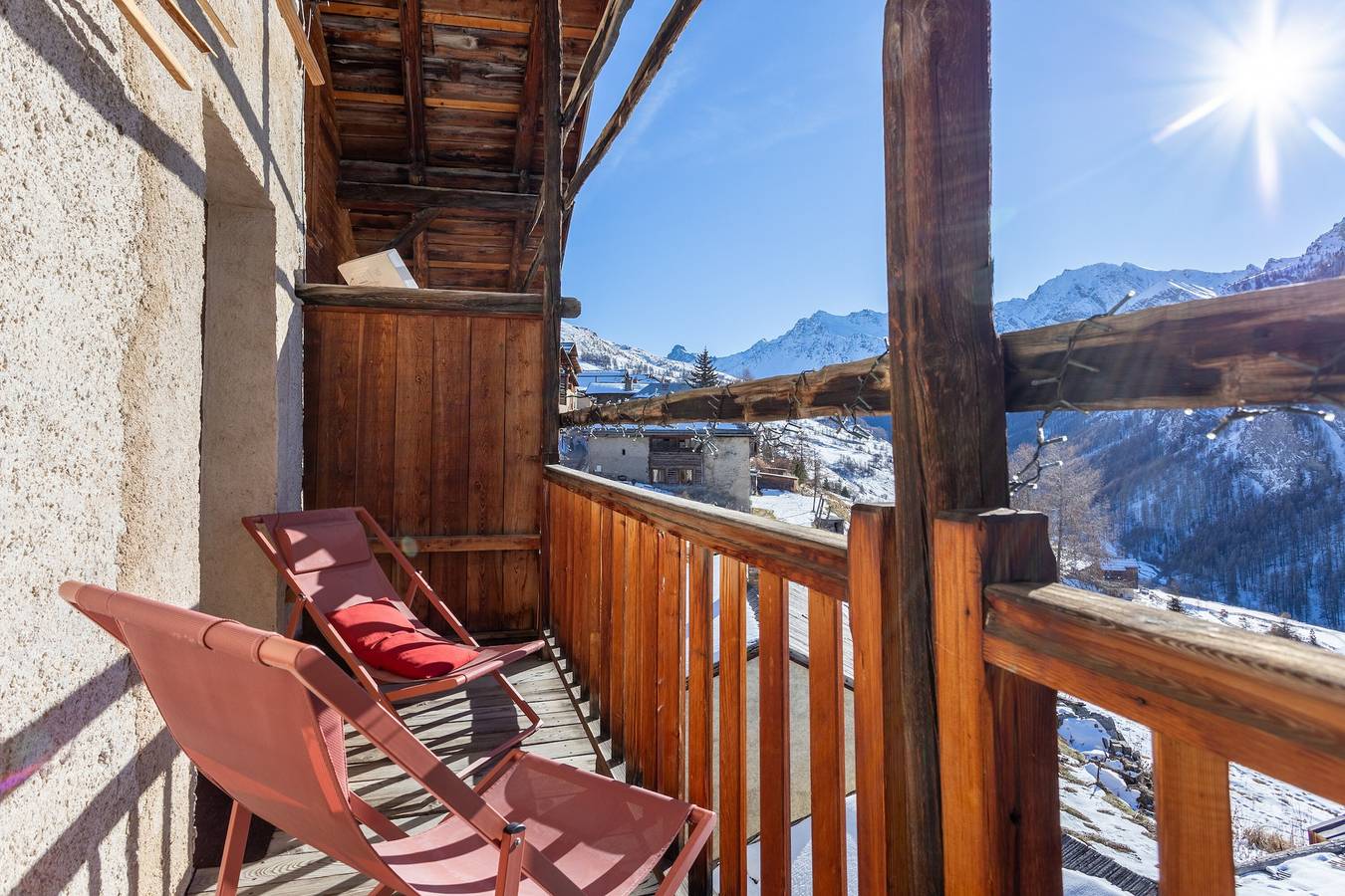 Appartement entier, Appartement 'L'Alpazen' avec vue sur la montagne, balcon et Wi-Fi in Saint-Véran, Queyras