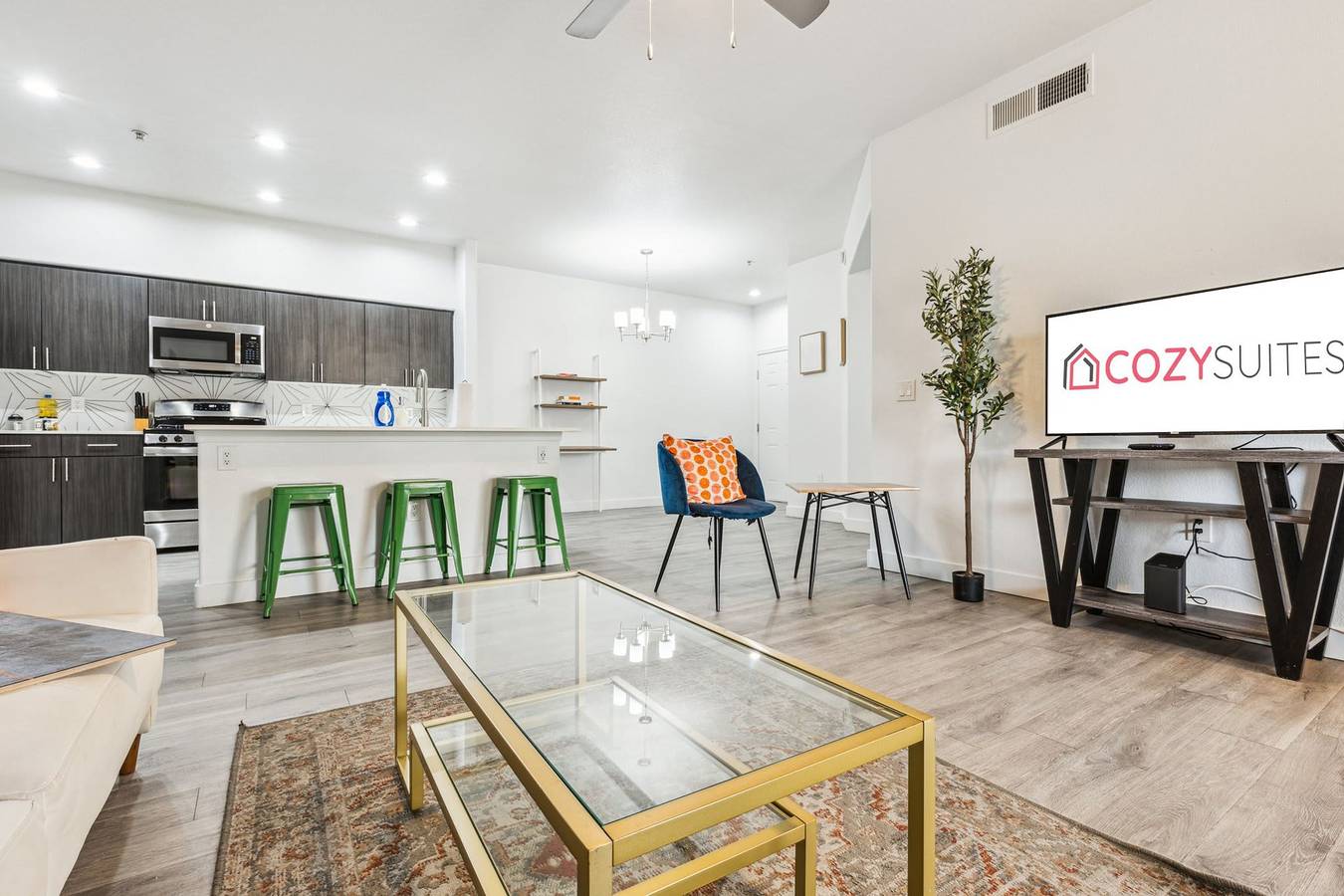 Ganze Wohnung, Cozysuites Glendale by the stadium with pool 31 in Glendale, Maricopa County