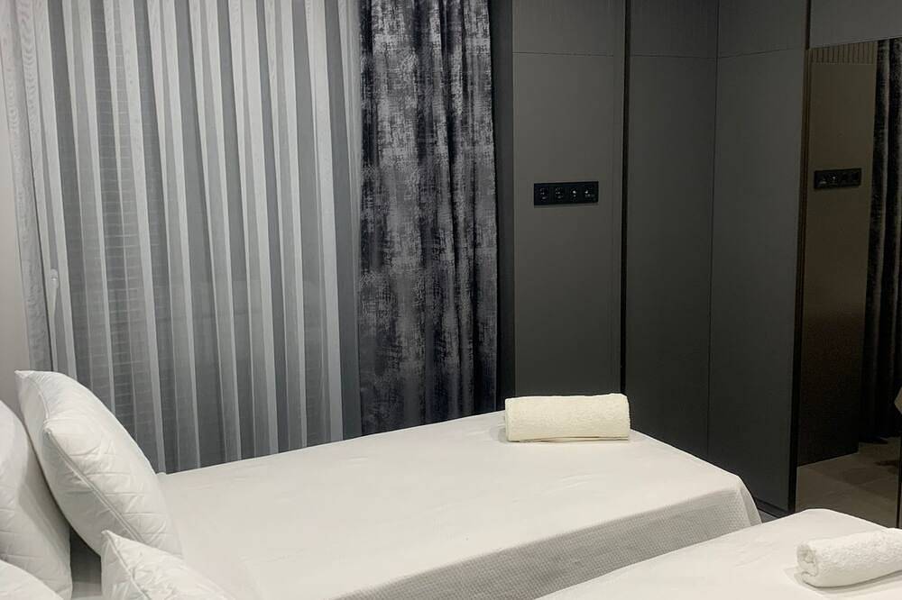 Stylish Villa with Private Pool, Garden & Jacuzzi – Near Beach in Kemer, Provincia de Antalya