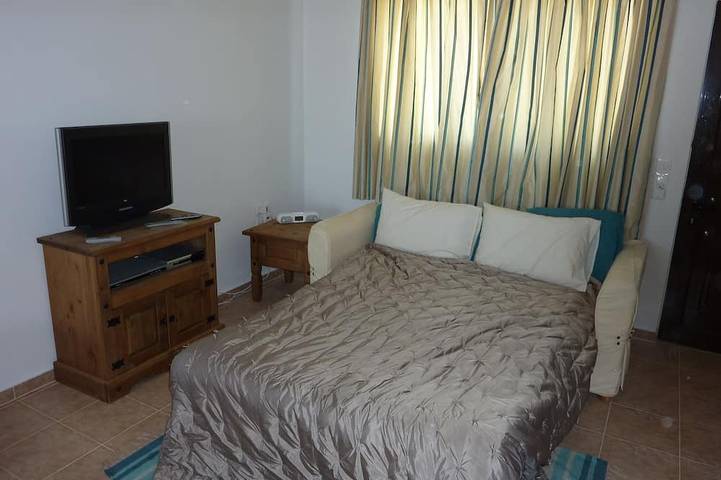 Gîte pour 6 personnes, avec jardin ainsi que piscine et balcon dans Almirida - 2