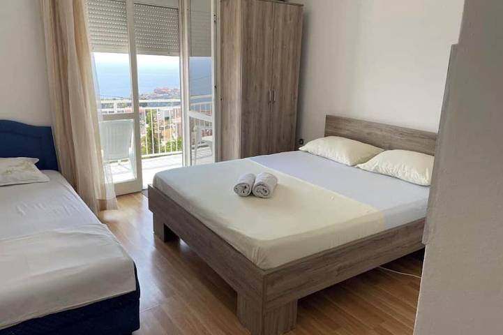 Ferienwohnung für 3 Personen, mit Balkon in Montenegro