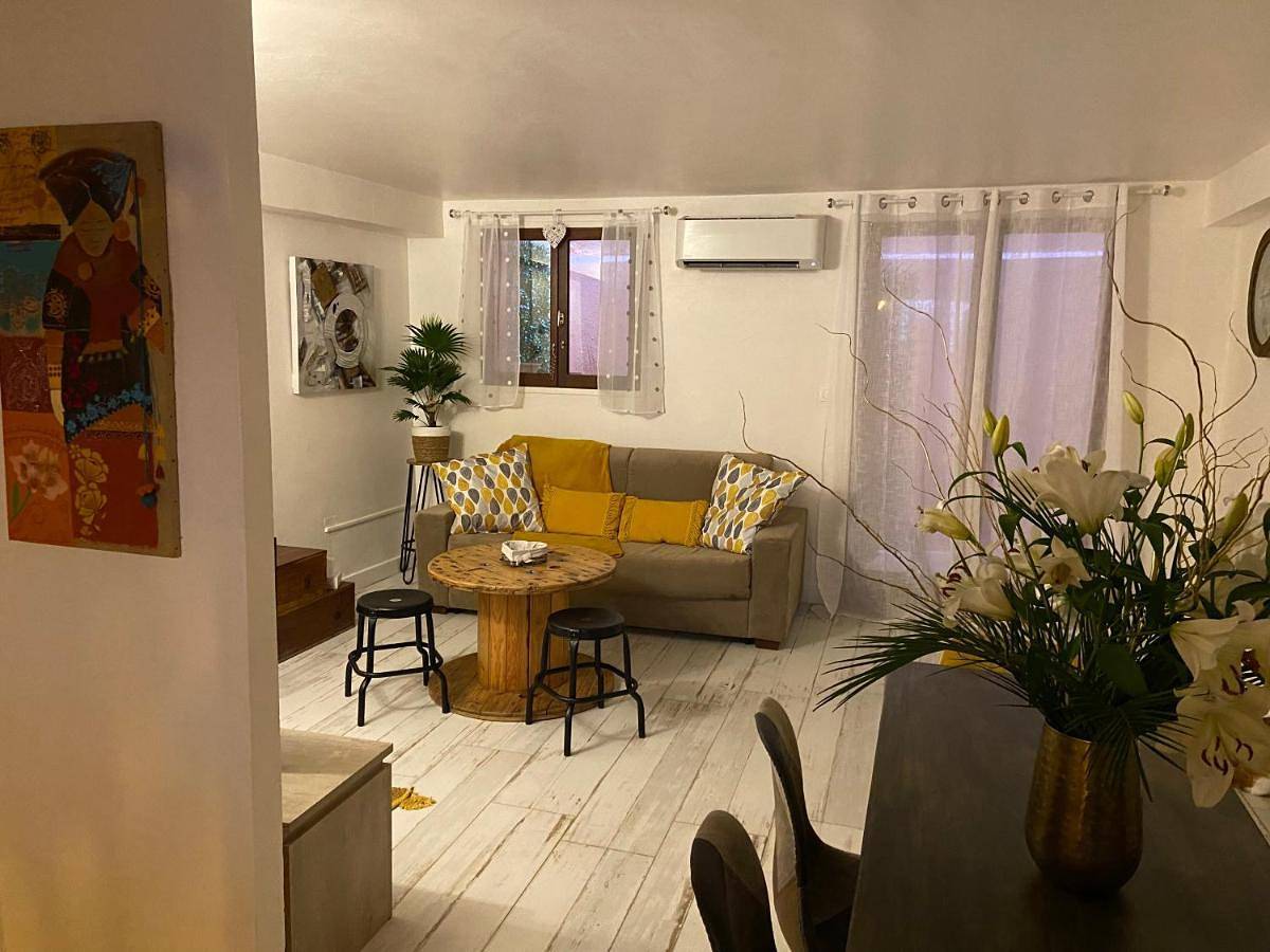 Appartement entier, One-Bedroom Apartment in Mouans-Sartoux, Côte méditerranéenne (France)