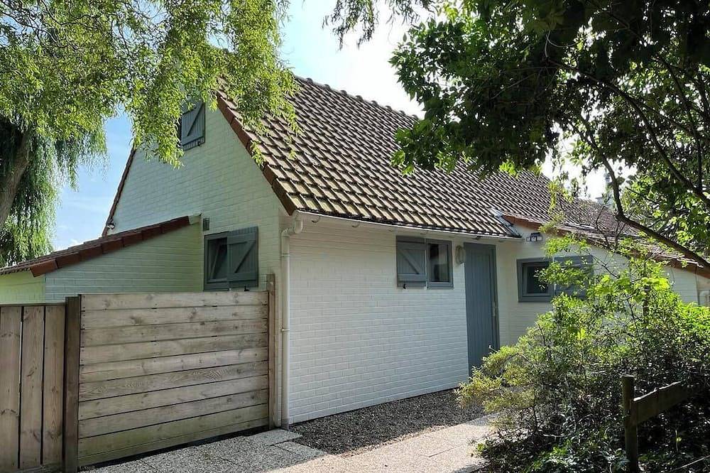 Charming fisherman's house with private garden in Adinkerke, De Panne