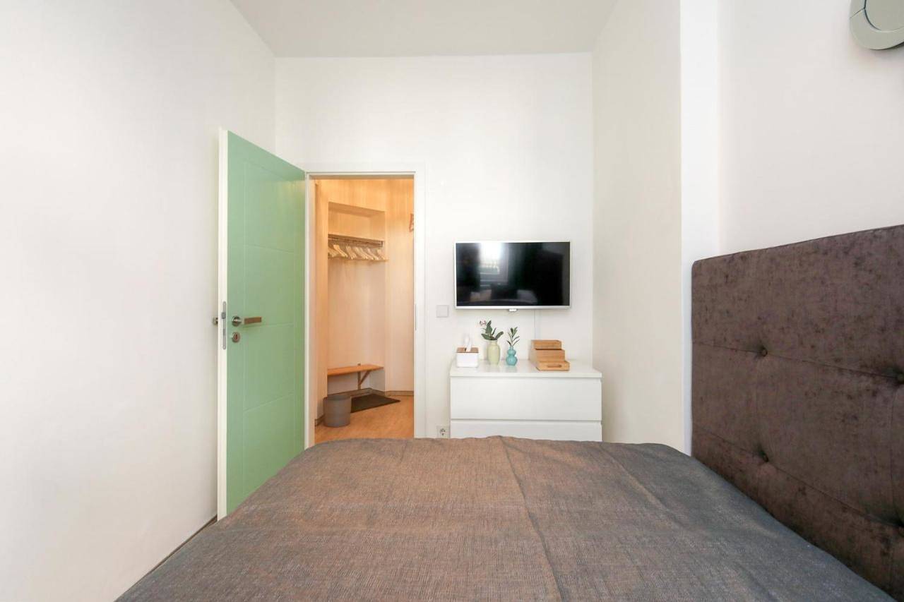 Ganze Wohnung, 4 Personen Altbau nahe Kurfürstendamm - Macbeth in Berlin Innenstadt, Berlin