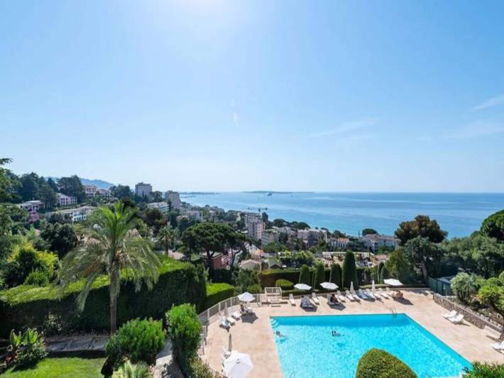 Gîte pour 4 personnes, avec terrasse et piscine, adapté aux familles dans Cannes La Bocca - 3