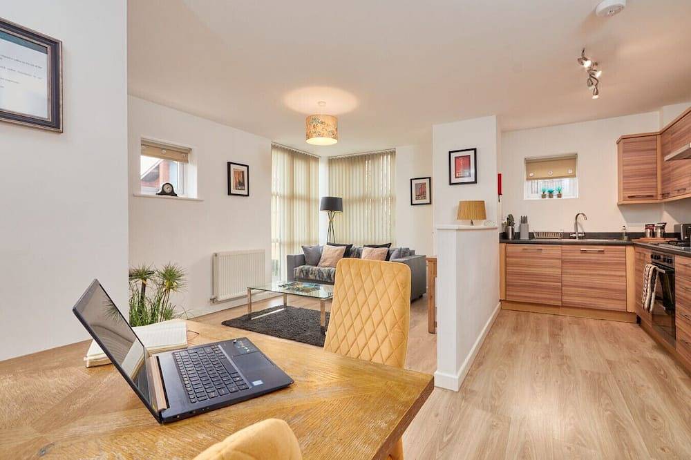 Apartamento entero, 2Br+2Bathroom: Nr Tram Stop, Balcony, Fast Wifi in Nottingham, Midlands del Este