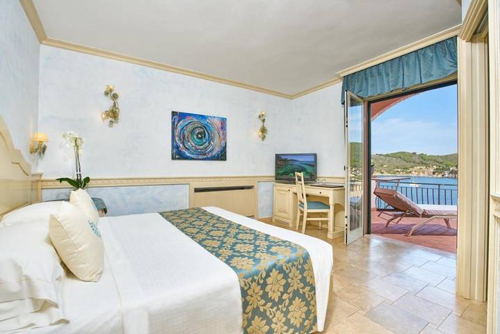 Hotel für 2 Personen, mit Balkon und Whirlpool sowie Terrasse und Garten in Biodola - 3