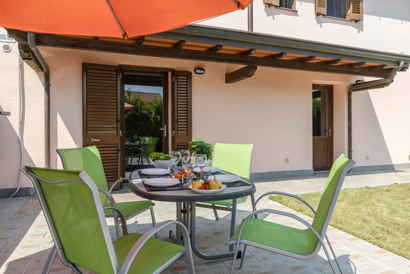 Appartement entier, Countryside Apt with Swimming Pool and Parking in Cascina, Riviera Italienne