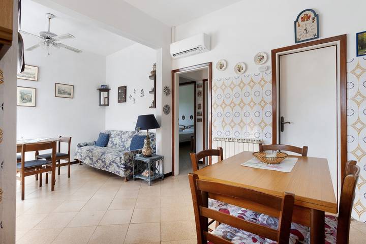 Vacation rental for 5 people, with balcony and yard in Italian Riviera