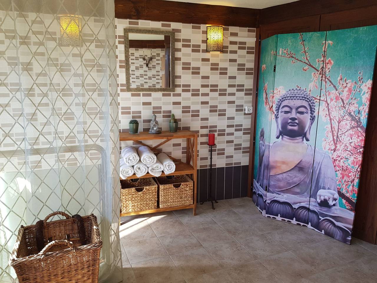 Appartement moderne avec piscine, parking et Internet près d'une rivière et d'un café-bar in Dúrcal, Province de Grenade