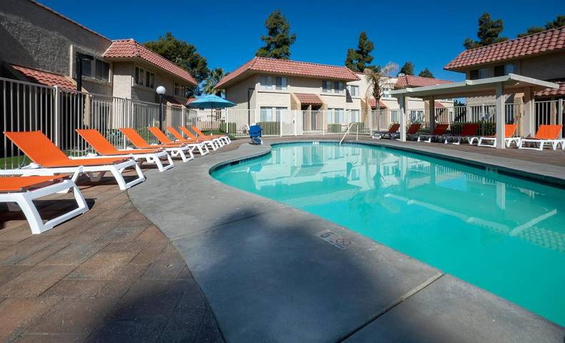 Hotel para 6 personas, con jacuzzi además de terraza y piscina - 1