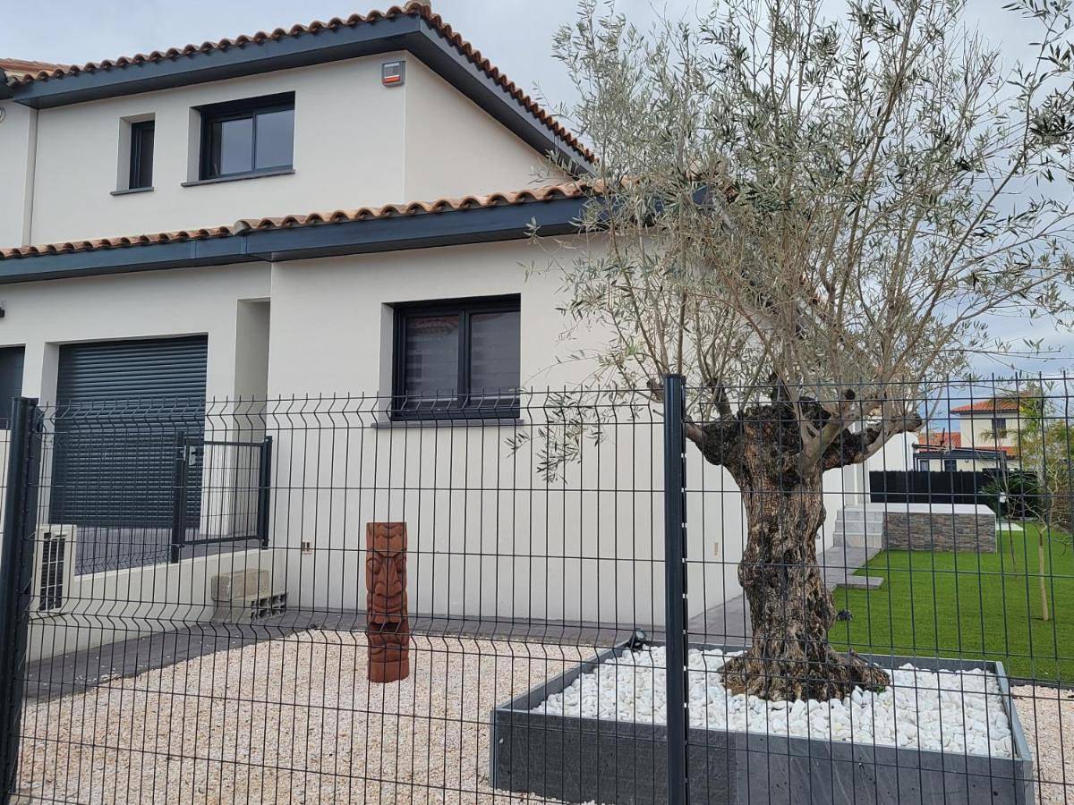 Appartement entier, Studio vue montagne in Rivesaltes, Côte méditerranéenne (France)