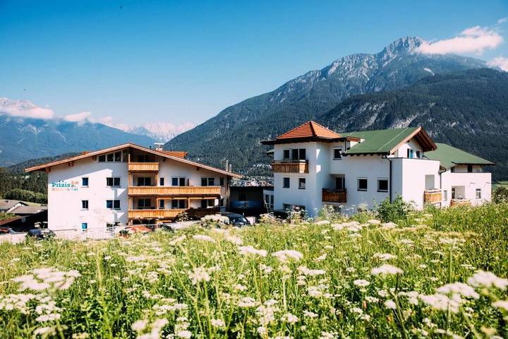 Hôtel pour 5 personnes, avec Balcon et Terrasse ainsi que Jardin et Bassin pour enfant à Arzl im Pitztal