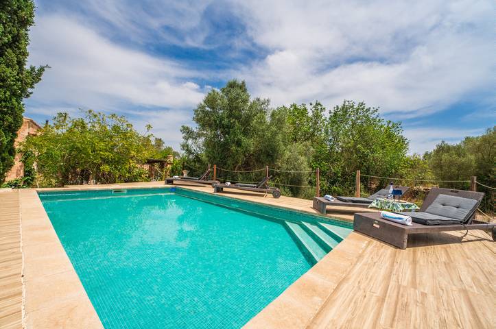 Finca für 8 Personen, mit Terrasse und Garten in Algaida