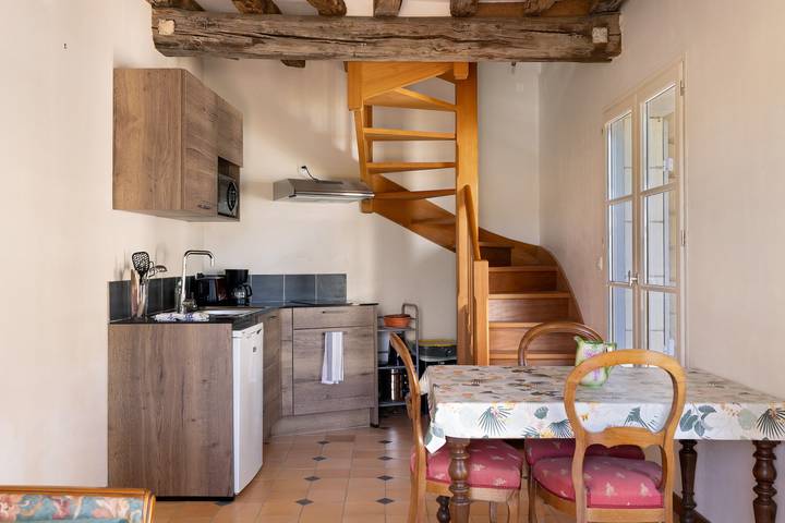 Holiday Home 'Quai De Loire' with Private Terrace, Private Garden and Wi-Fi in Chouzé-sur-Loire, Loiredalen