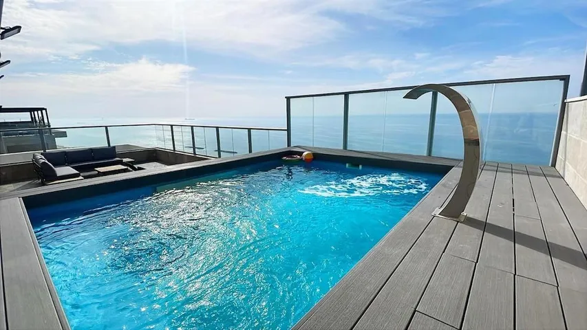 Ferienwohnung für 8 Personen, mit Pool und Ausblick sowie Terrasse - 1