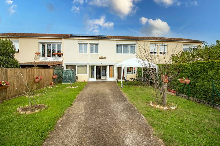 Location de vacances pour 4 personnes, avec jardin, adapté aux familles à Le Bugue