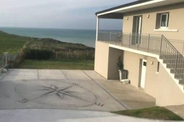 Location de vacances pour 14 personnes, avec jacuzzi et jardin dans Plage de Saint-Marguerite sur Mer