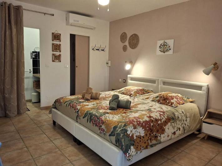 Location de vacances pour 2 personnes, avec piscine ainsi que vue et jardin à Sollacaro - 3